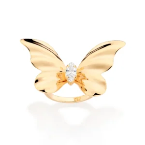 Um maxi anel borboleta banhado a ouro 18K com zircônias